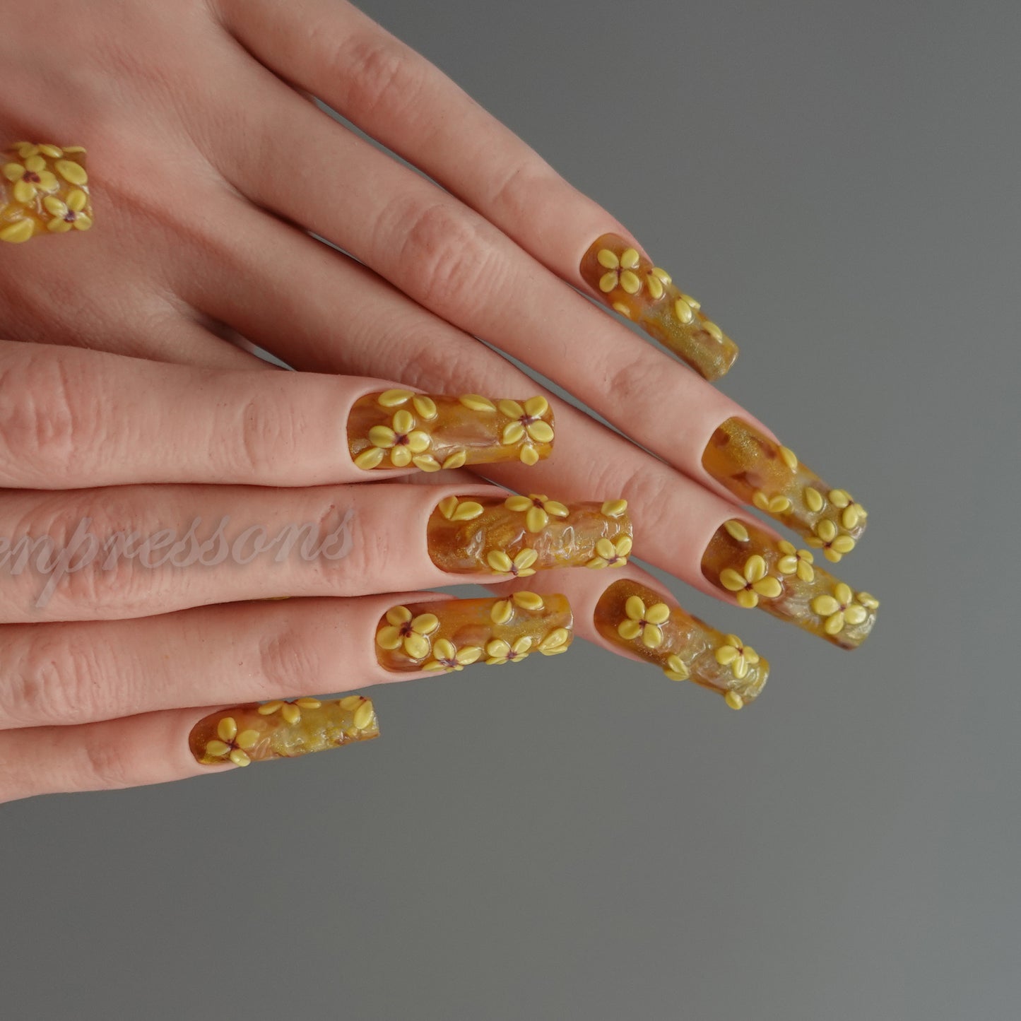 ๐ผ Golden Bloom Cascade 2512093