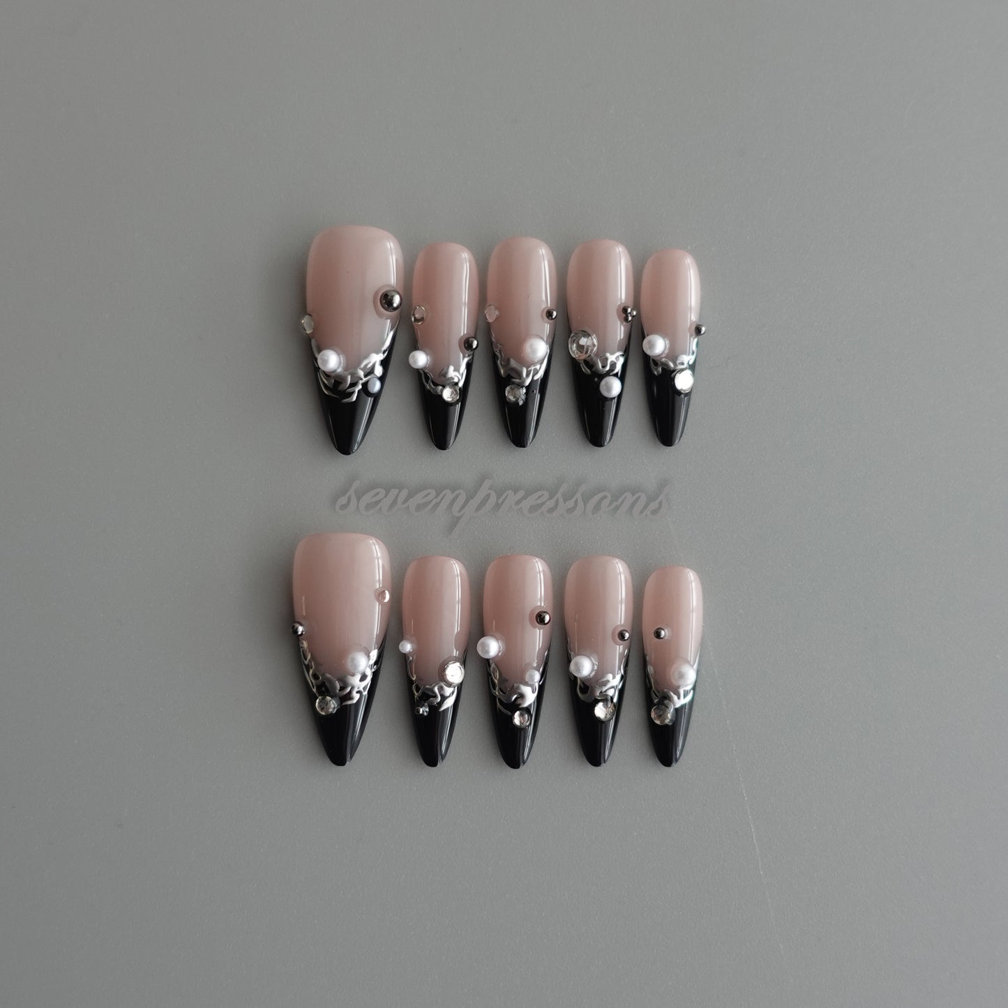 ✦ Noir Pearl Drip  2602145