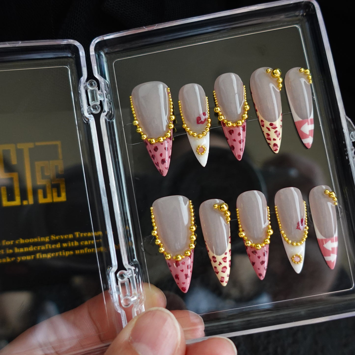 🌸 Kissed Leopard  2509298