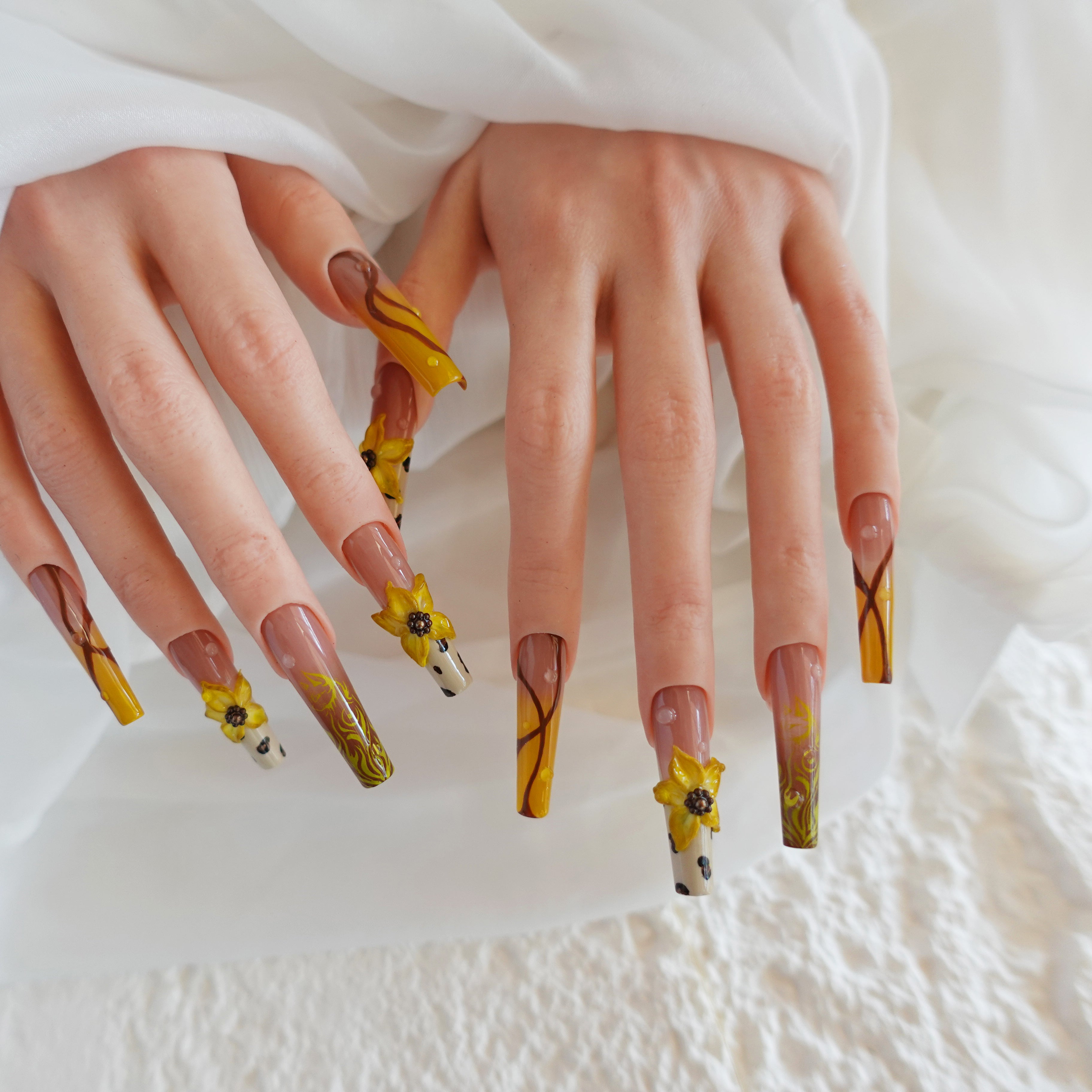 * antique sheep ❀ イースターの羊さん ( 水色リボン ୨୧) antique sheep ❀ イースターの羊さん ( 水色リボン ୨୧)