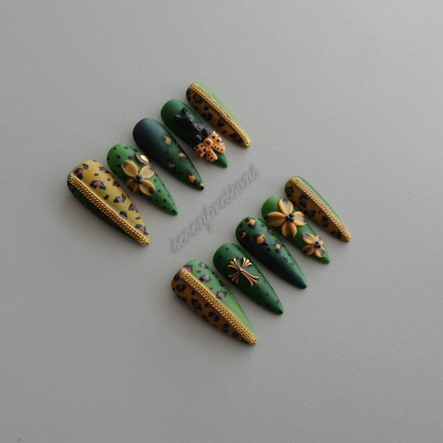 🐇 エメラルド・レオパード・プレイ  2512327