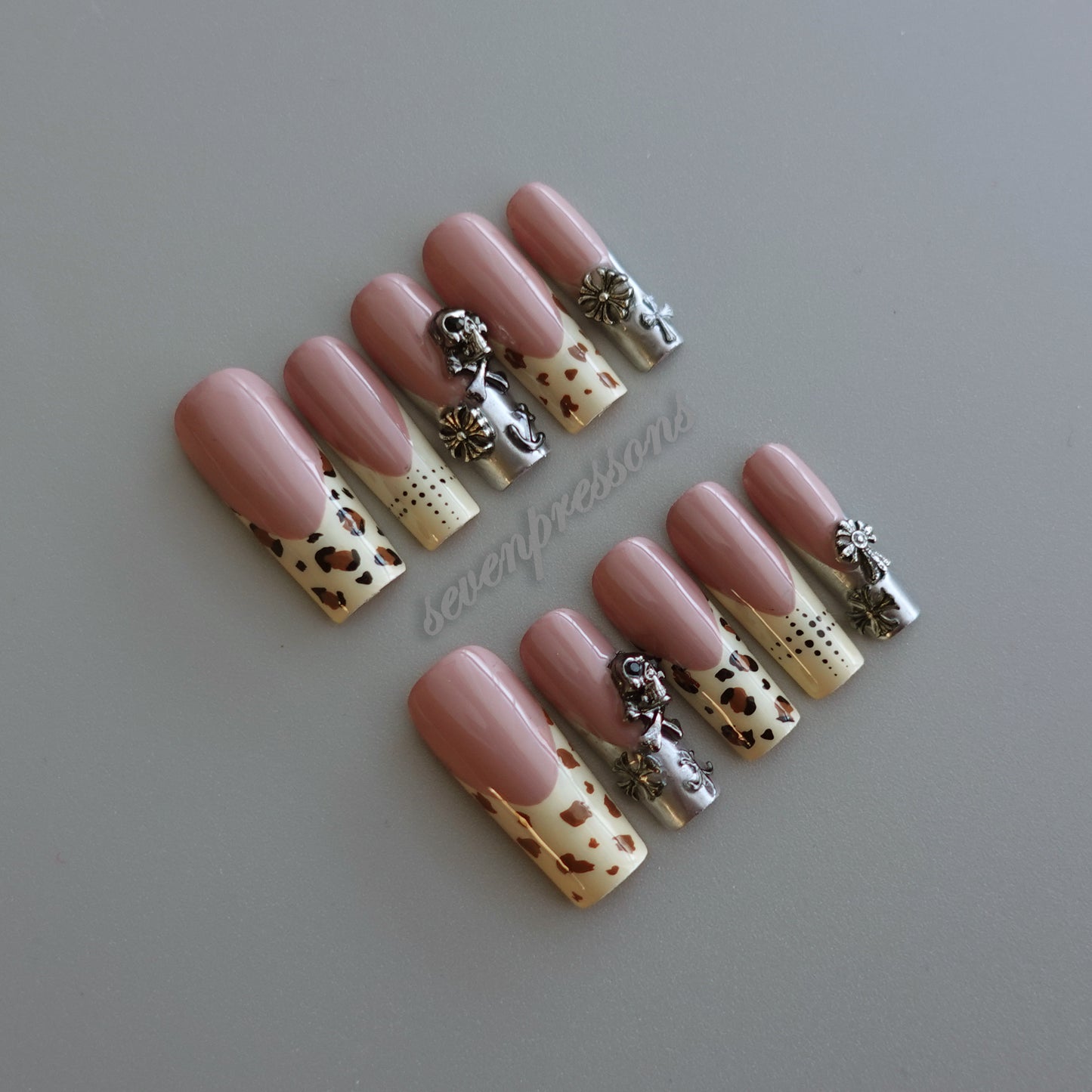 🦋 Desert Mirage Charm  2512103