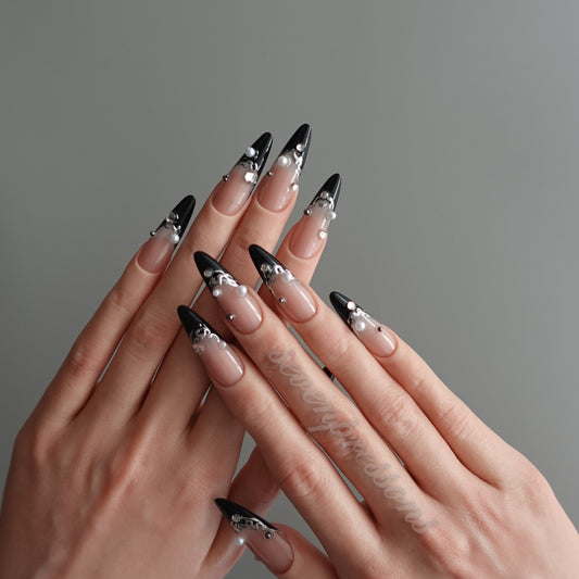 ✦ Noir Pearl Drip  2602145