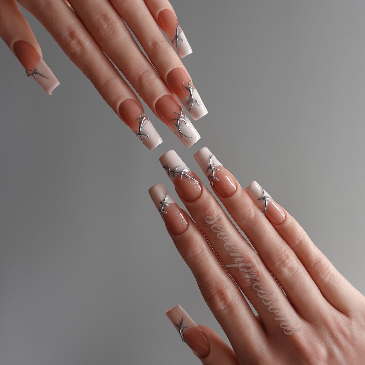 🩶 Porcelain Linework  2512279