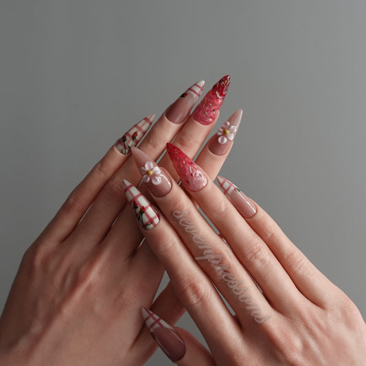 🍓 Strawberry Milk Reverie  2512294