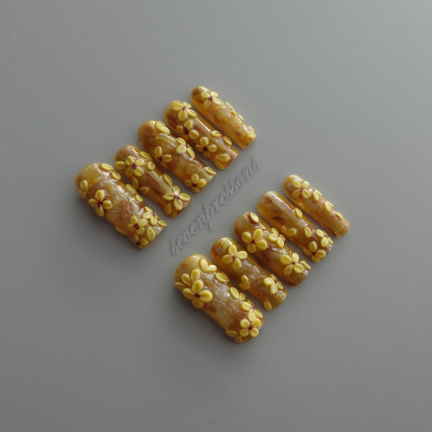 🌼 Golden Bloom Cascade  2512093