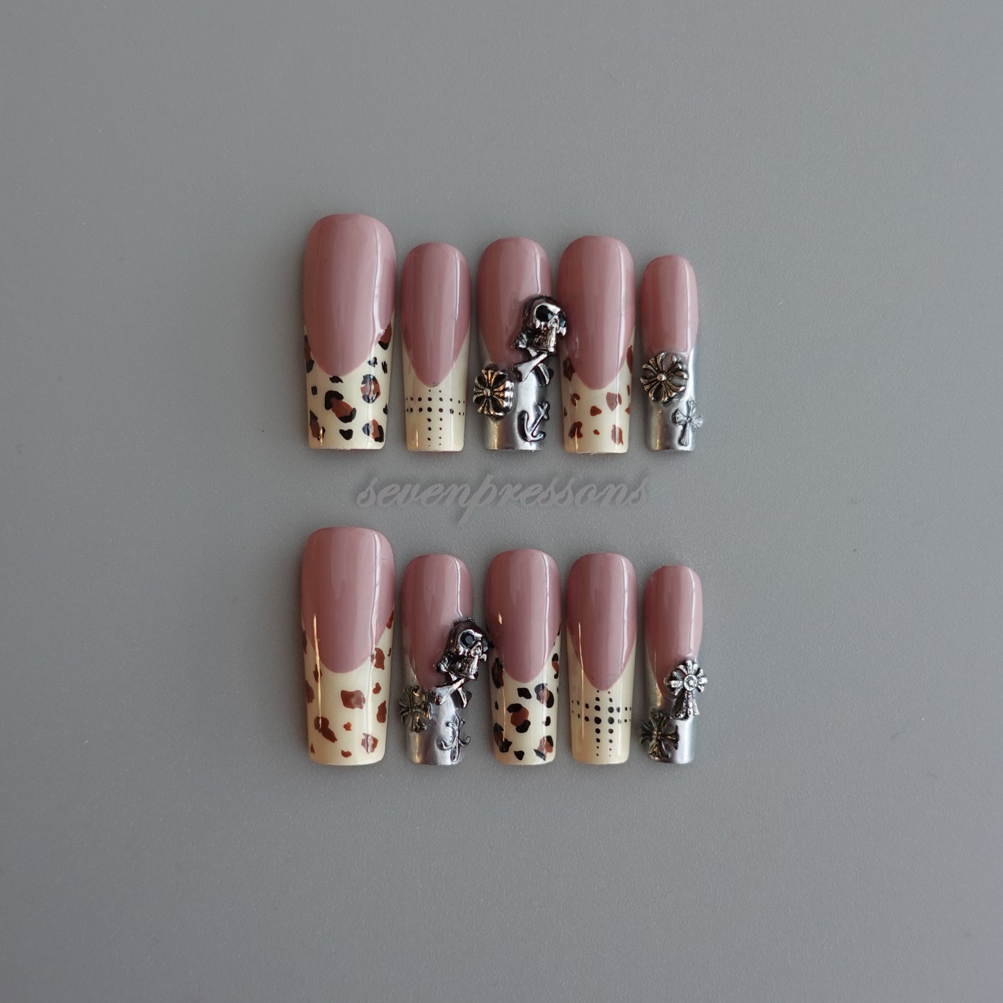 🦋 Desert Mirage Charm  2512103