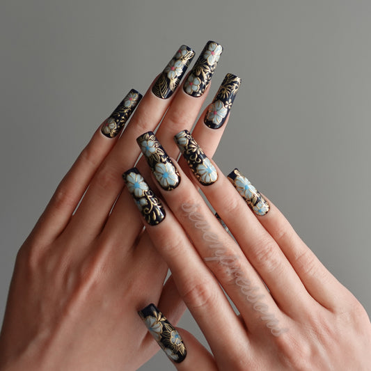 🕯️ Gilded Midnight Bloom  2512333