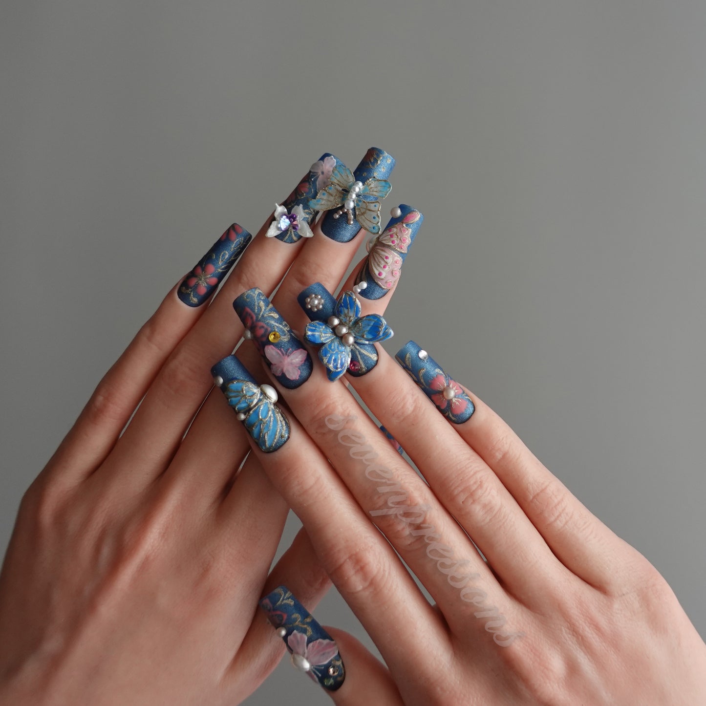 🦋 アジュール・バタフライ・ガーデン 2512332