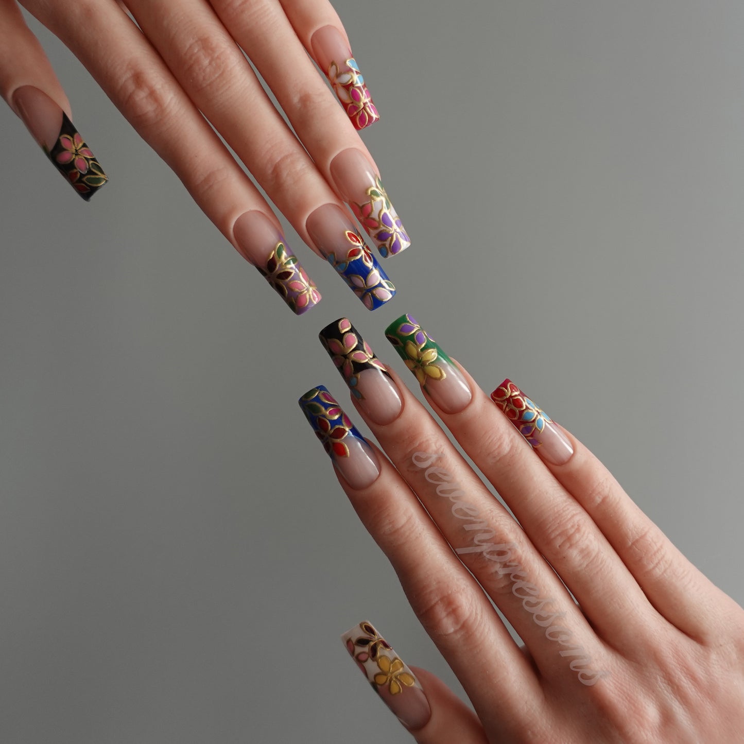 🎨 Gilded Petal Mosaic  2512368