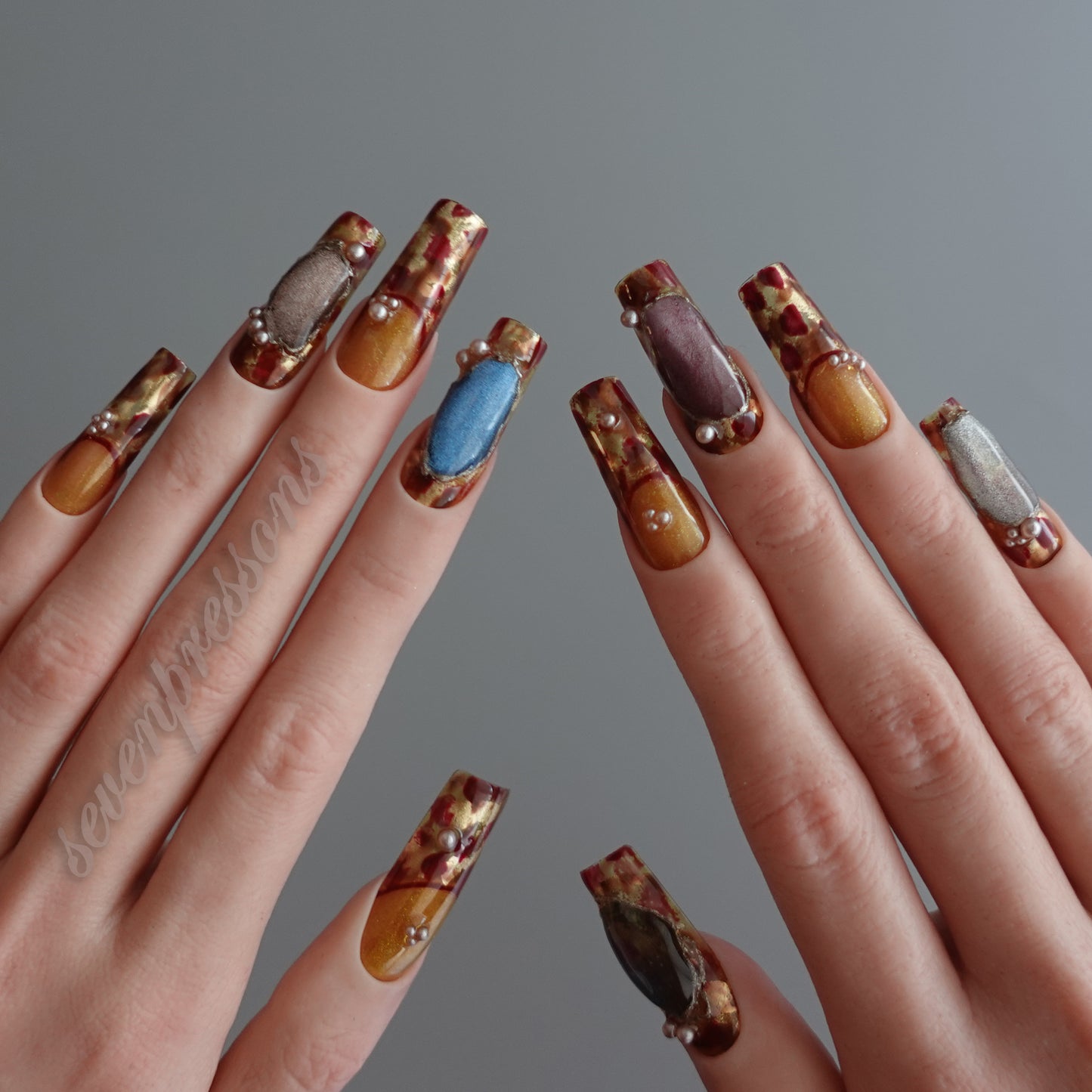 ✦ Gilded Relic Mosaic  2512105