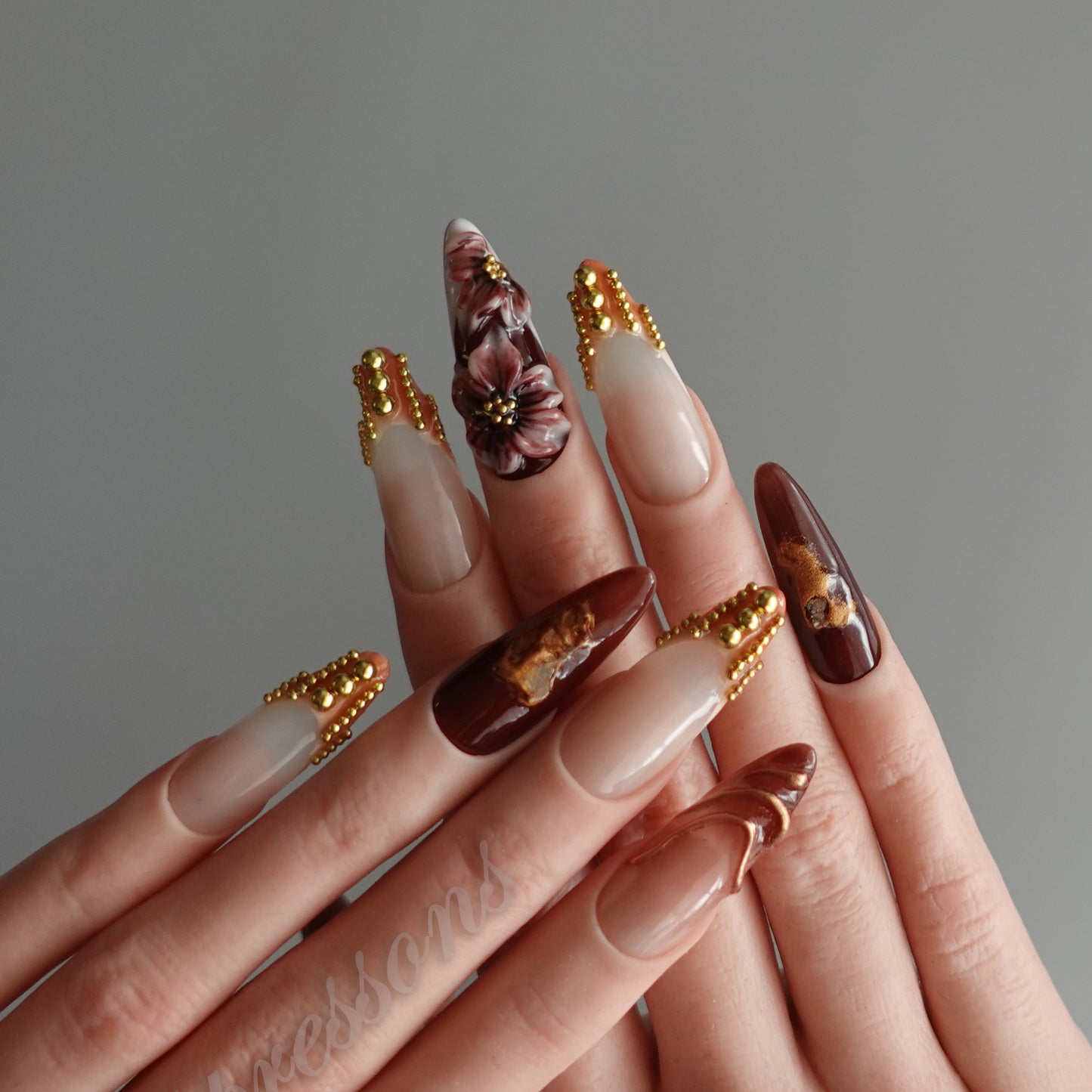 🩶 ヴェルヴェット・エンバー・ブルーム  2512306