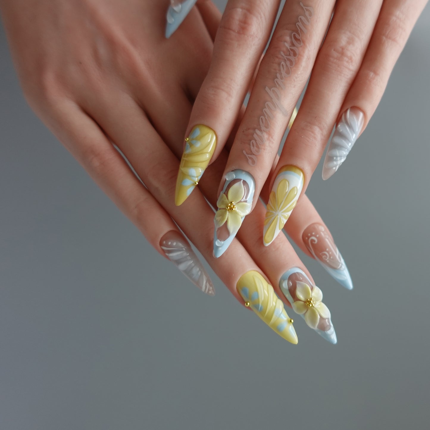 🌼 Sunlit Petal Waltz  2510225