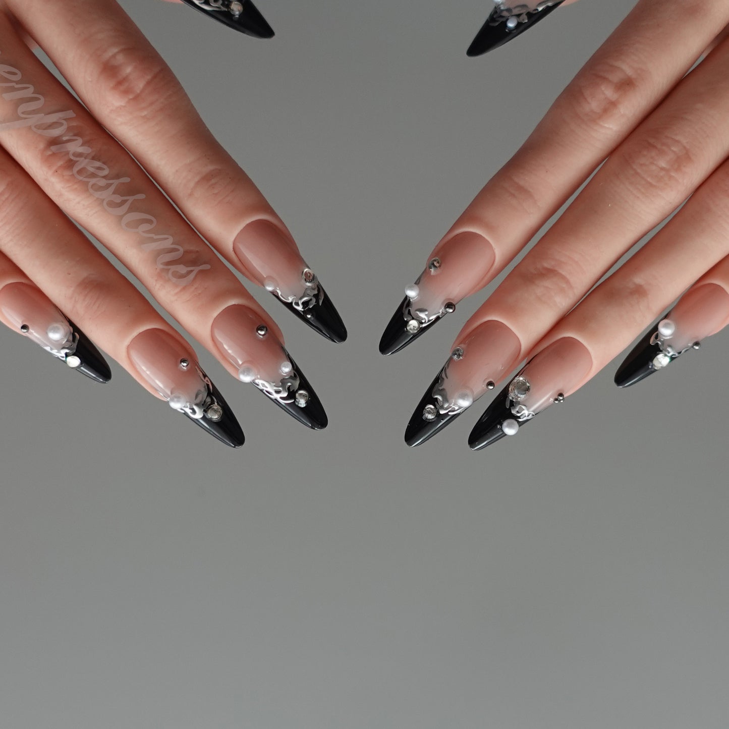 ✦ Noir Pearl Drip  2602145