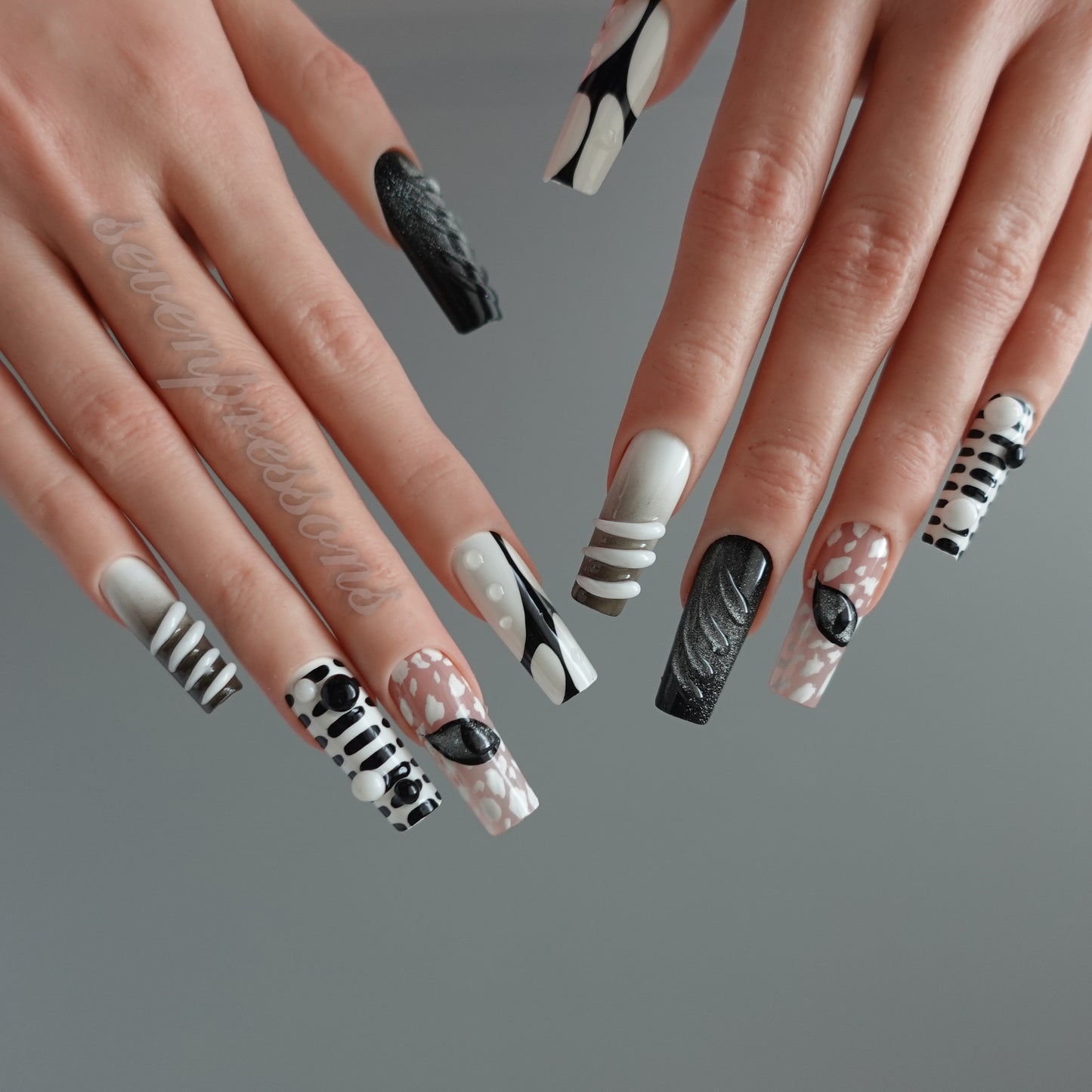 🖤 Midnight Reflex — 3D Vision Nails  2510231