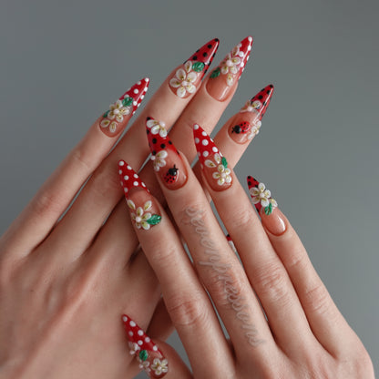🌼 Ladybug Picnic — Press-On Nail Set  2510237