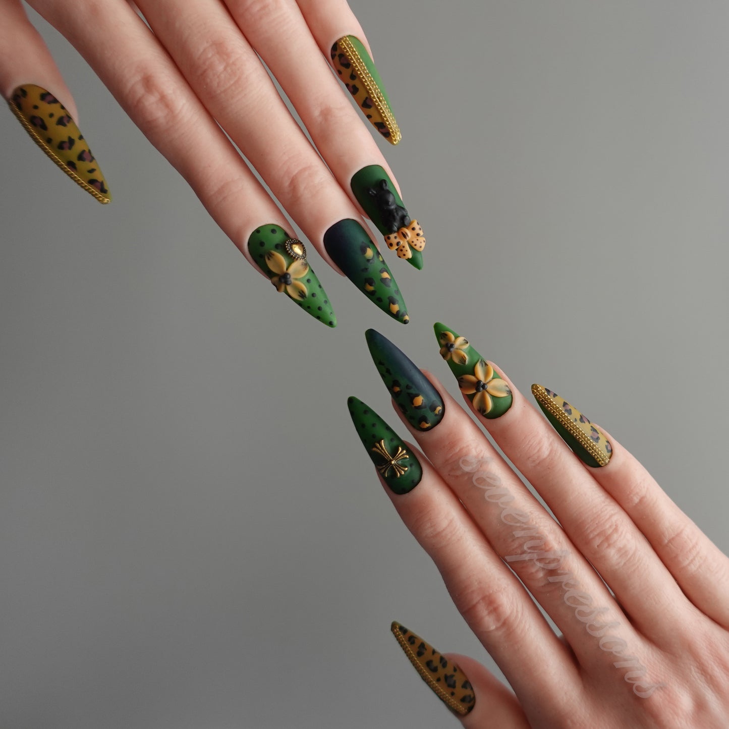 🐇 エメラルド・レオパード・プレイ  2512327