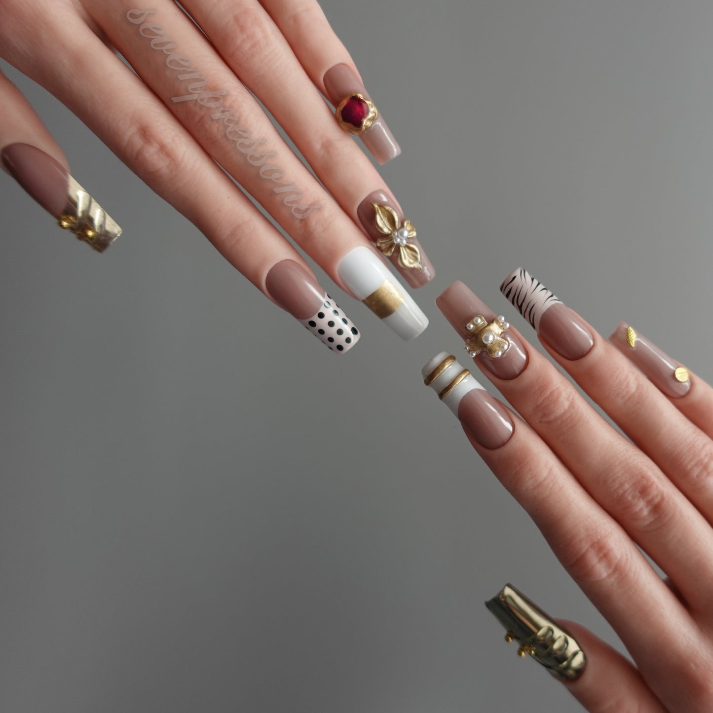 🕊️ Gilded Stillness  2512150