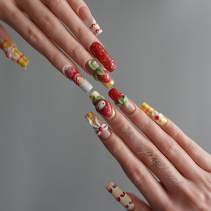 🍓 Strawberry Picnic Doll   2512240