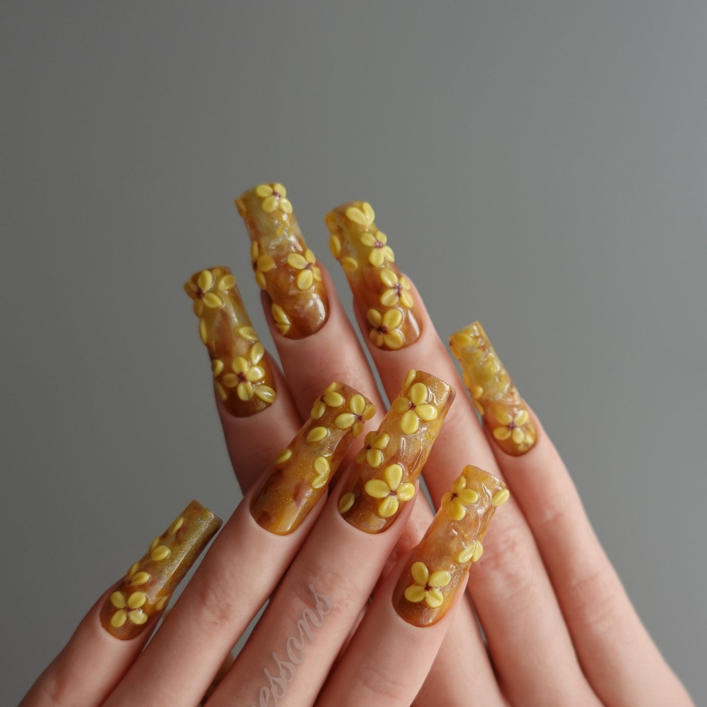 🌼 Golden Bloom Cascade  2512093