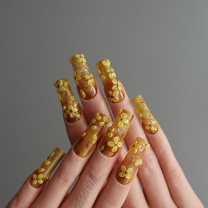 🌼 Golden Bloom Cascade  2512093