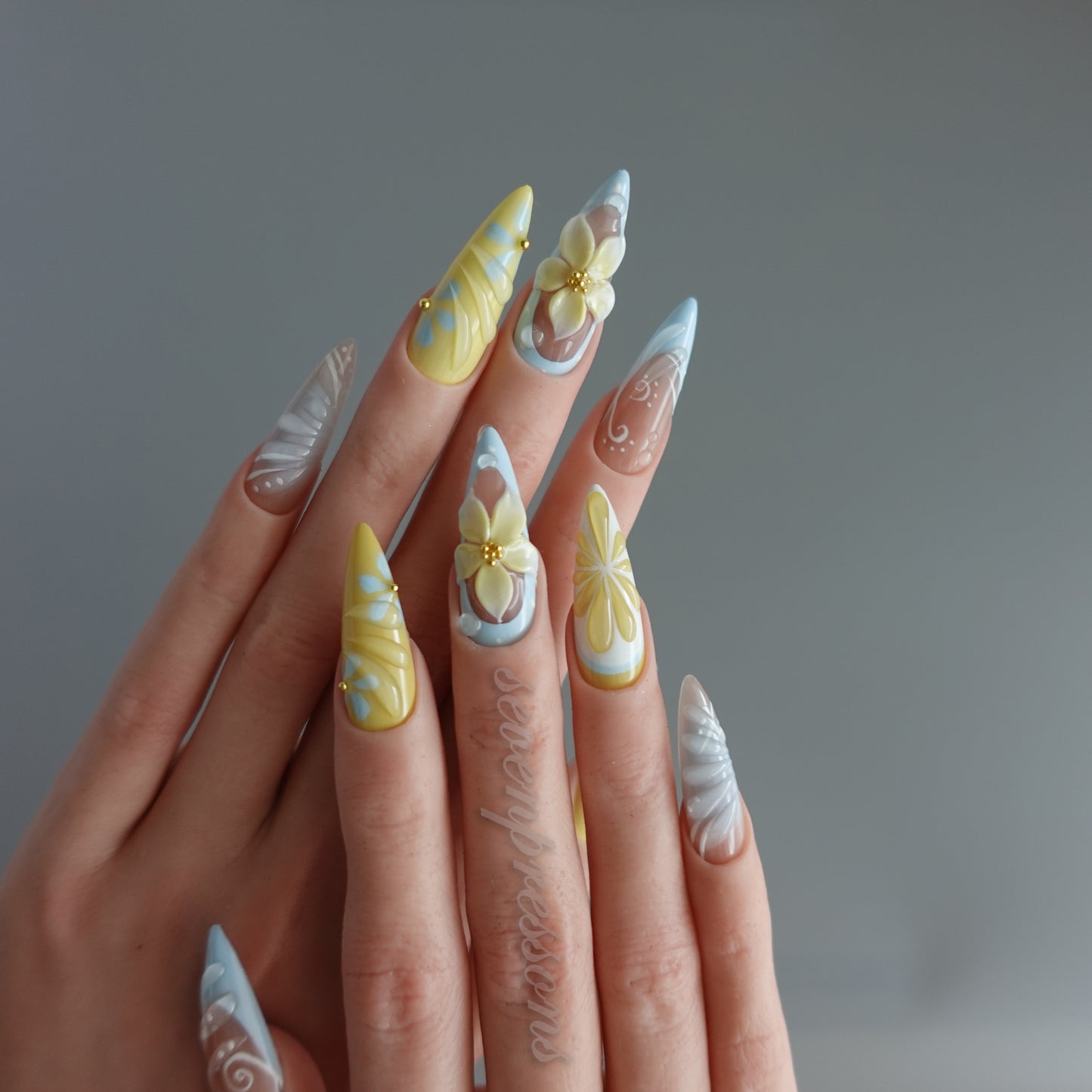 🌼 Sunlit Petal Waltz  2510225