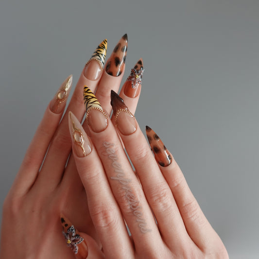 🩶 Savage Bloom  2510261