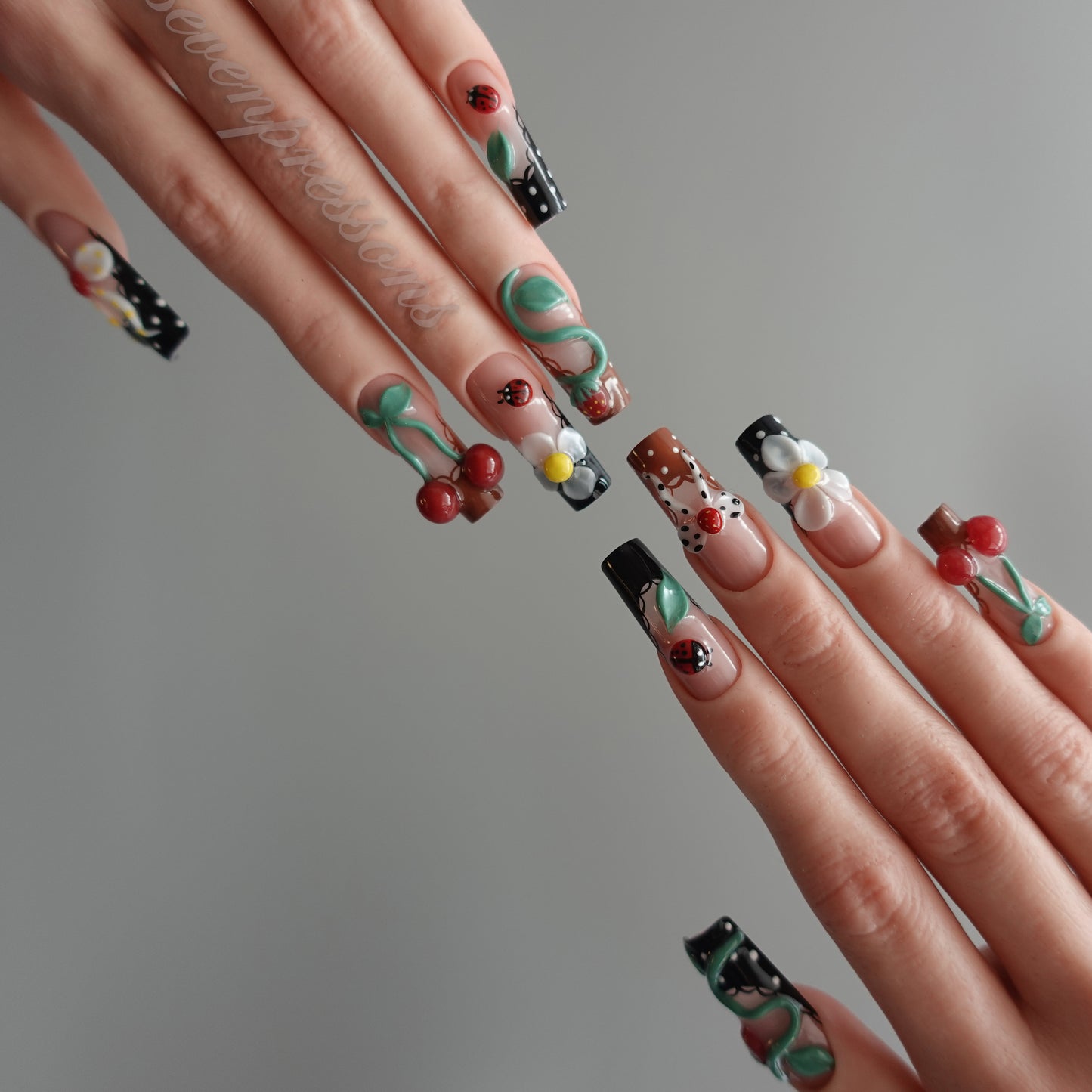 🍒 チェリー・メドウ・ウィムジー 2512236