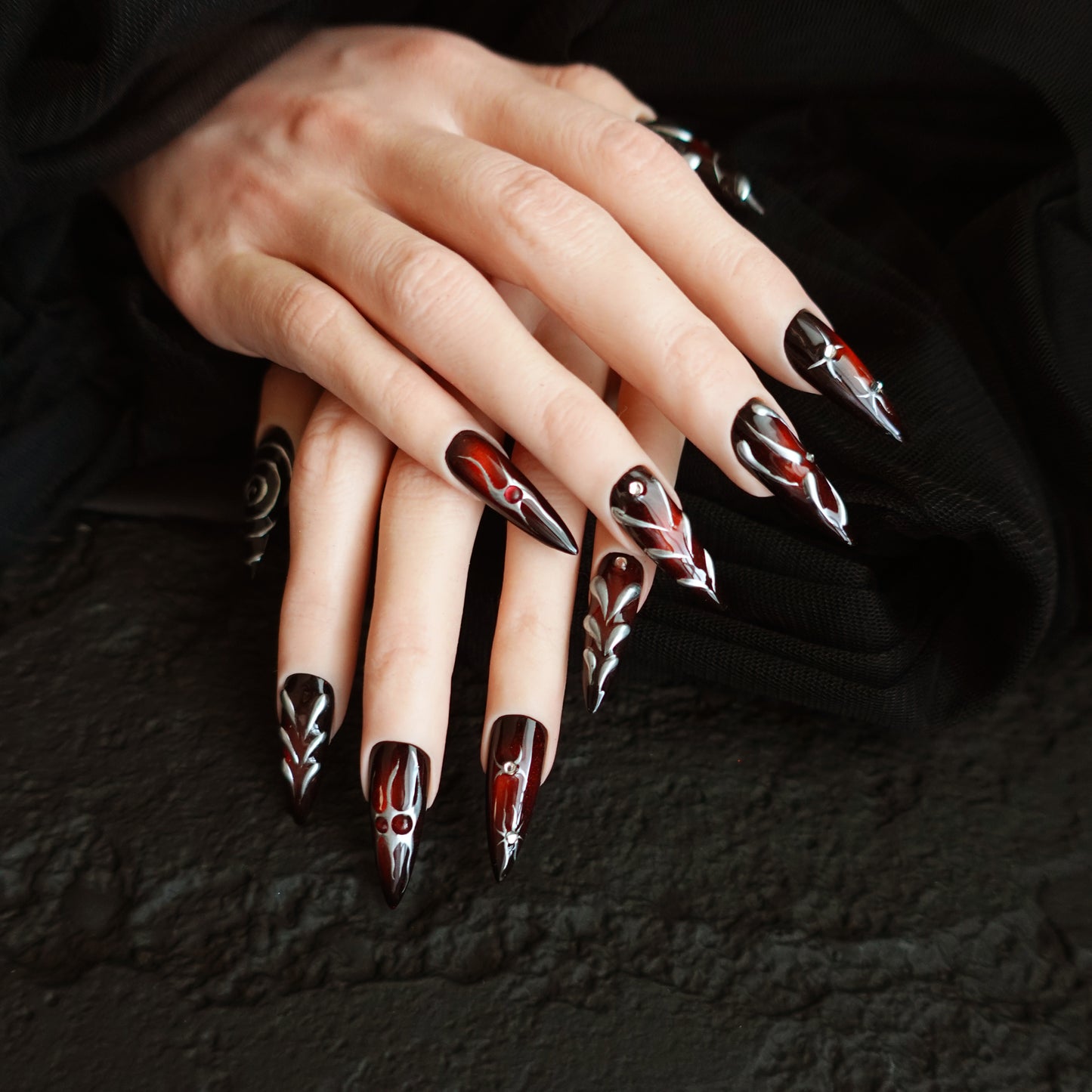 🗡️ Crimson Relic  2509282