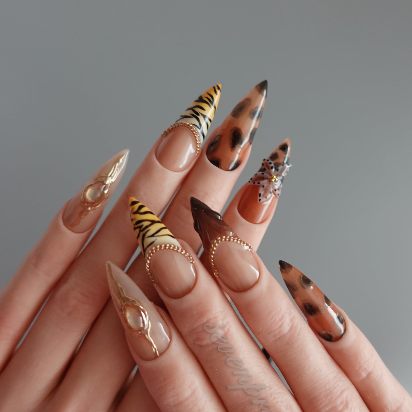 🩶 Savage Bloom  2510261