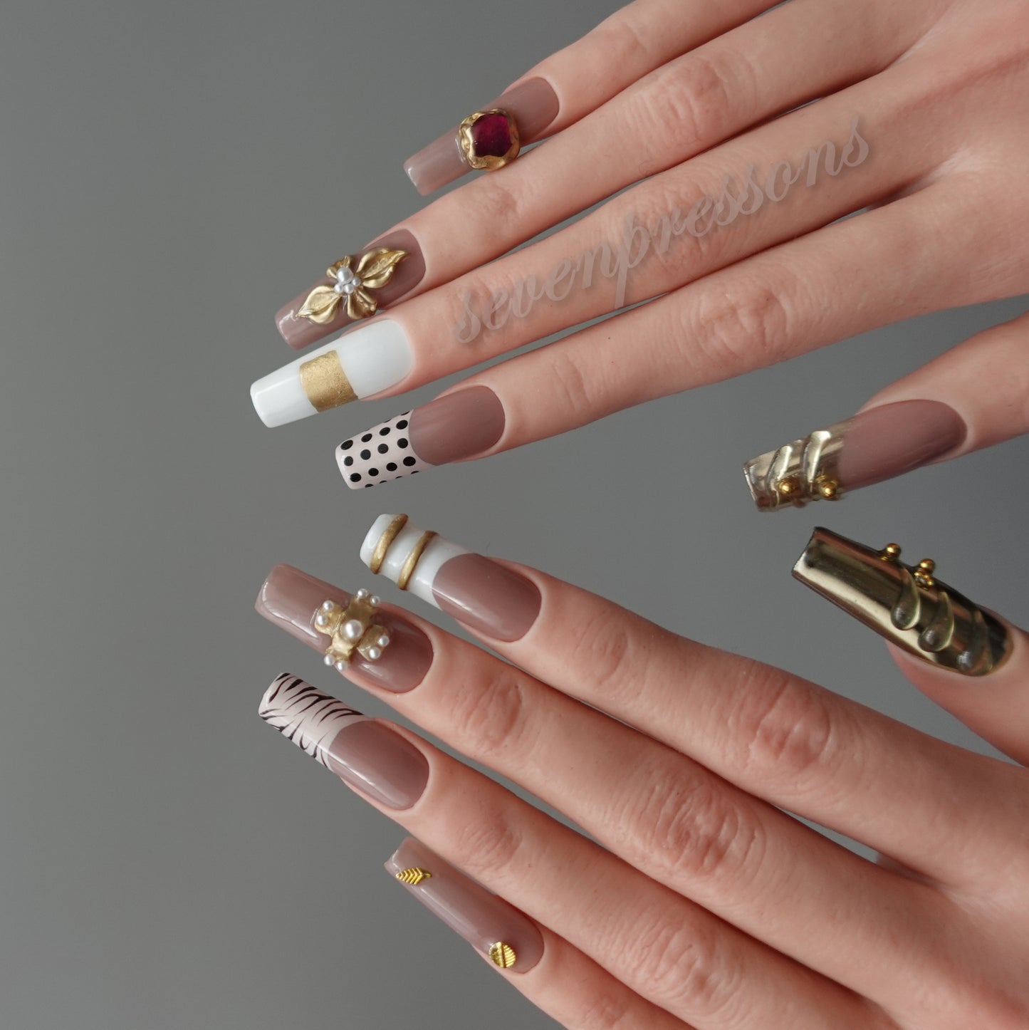 🕊️ Gilded Stillness  2512150