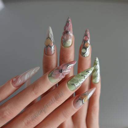 🌸 Molten Bloom  2510172