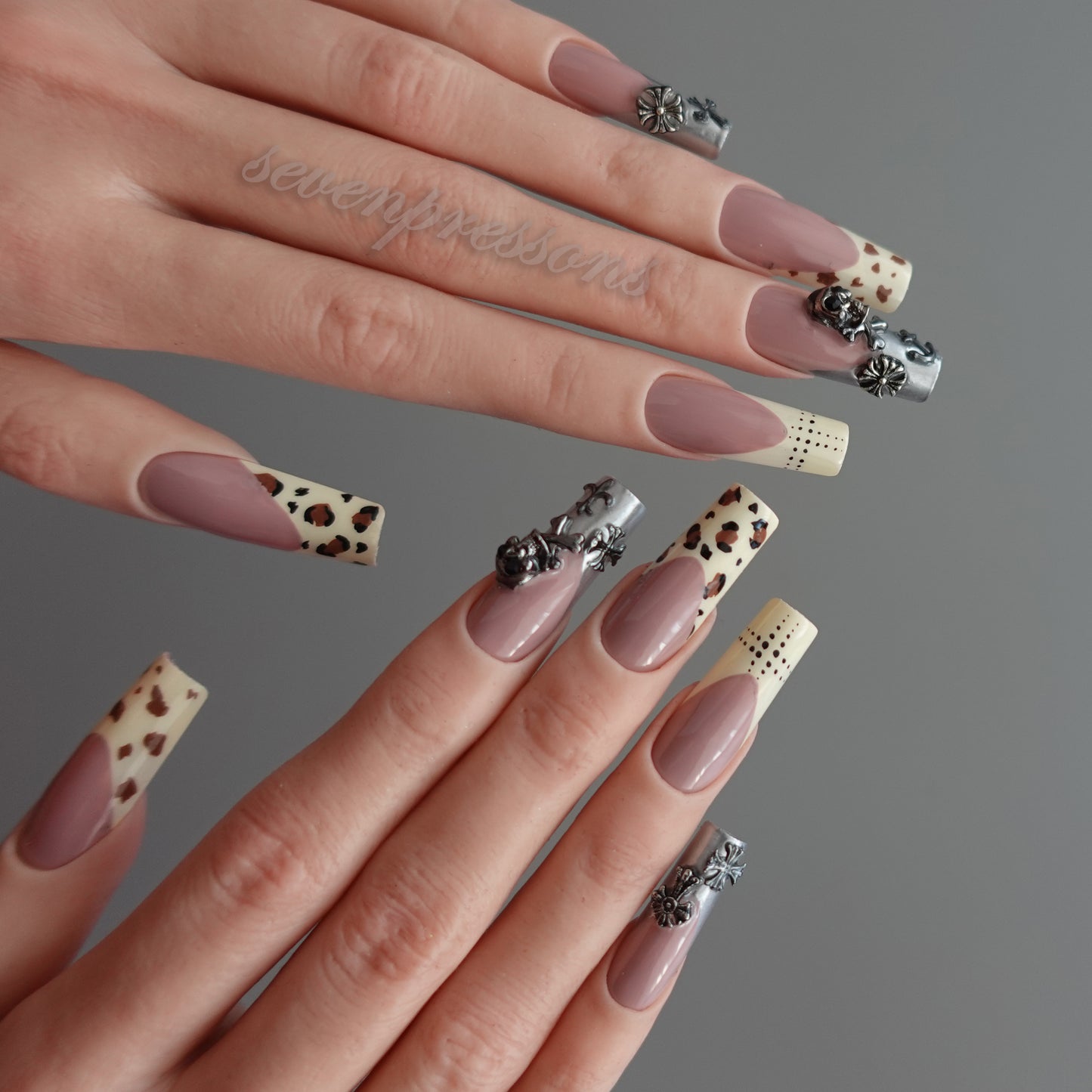 🦋 Desert Mirage Charm  2512103