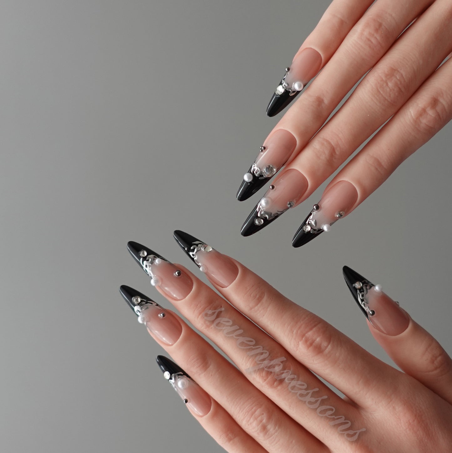 ✦ Noir Pearl Drip  2602145