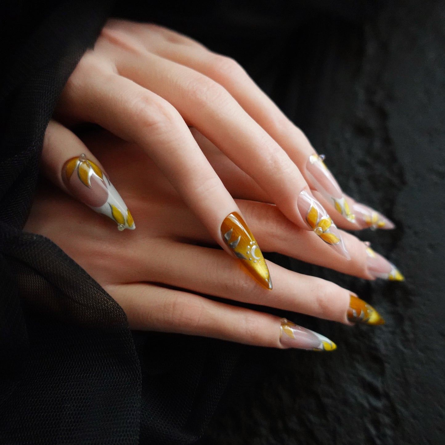 🌼 Gilded Petal Waltz  2509293