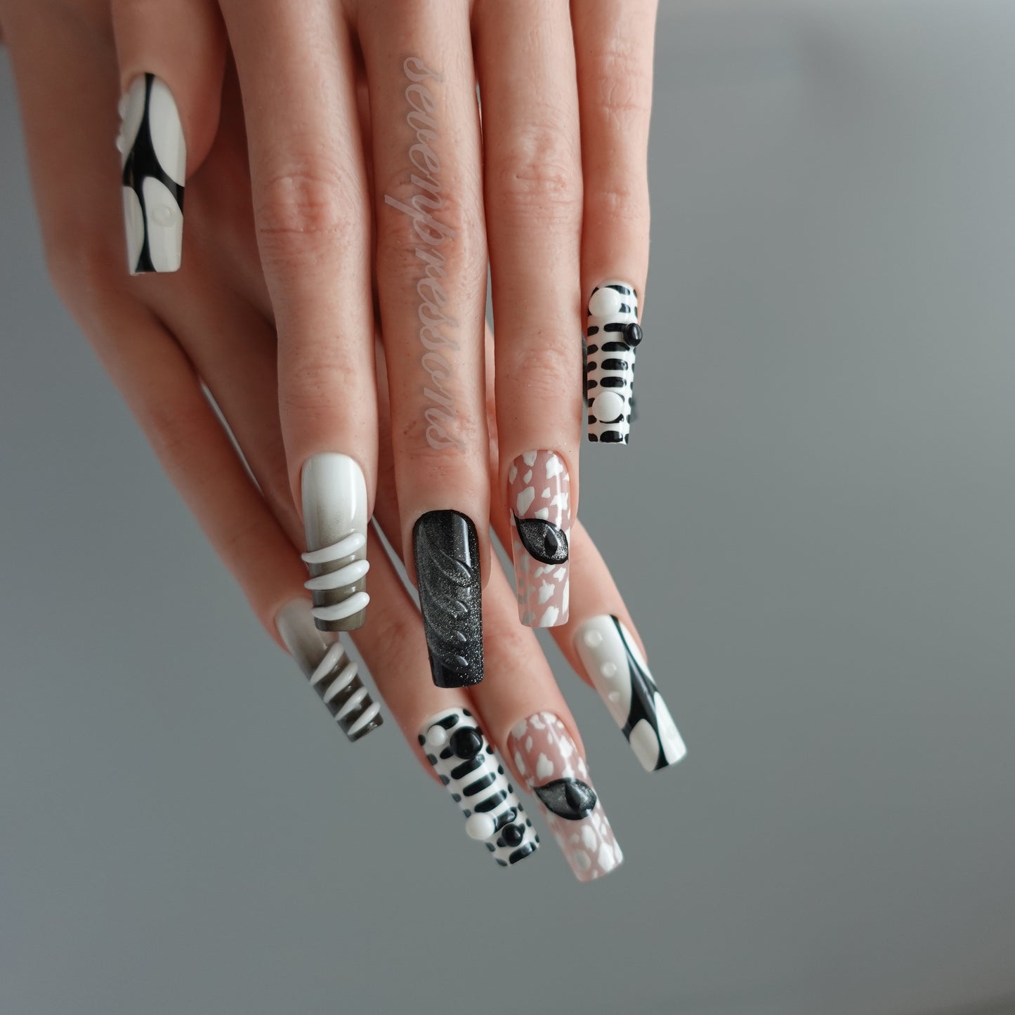 🖤 Midnight Reflex — 3D Vision Nails  2510231