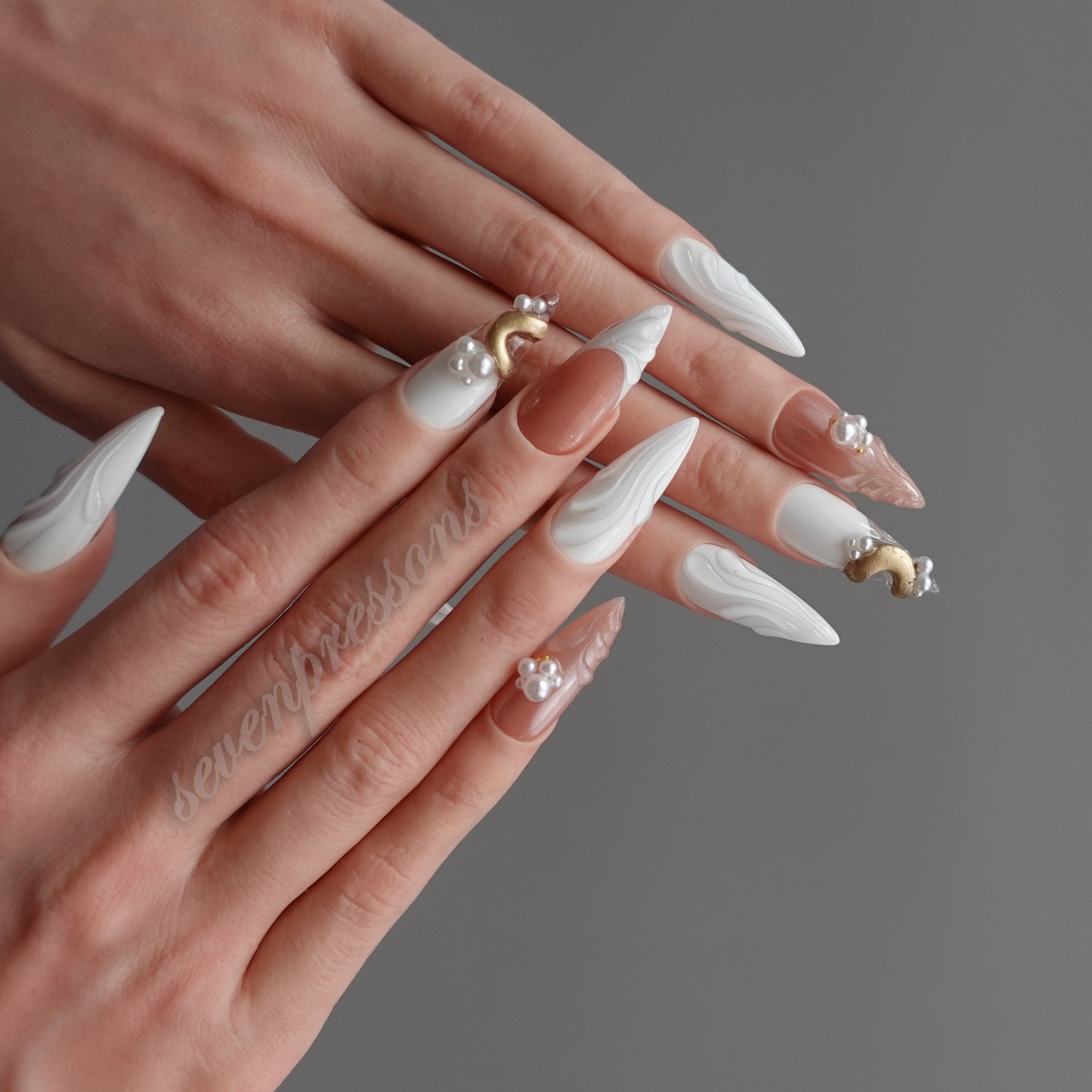 🤍 アイボリー・ウィング・セレニティ 2512283