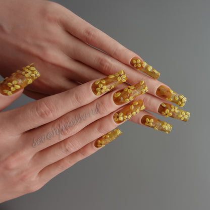 🌼 Golden Bloom Cascade  2512093