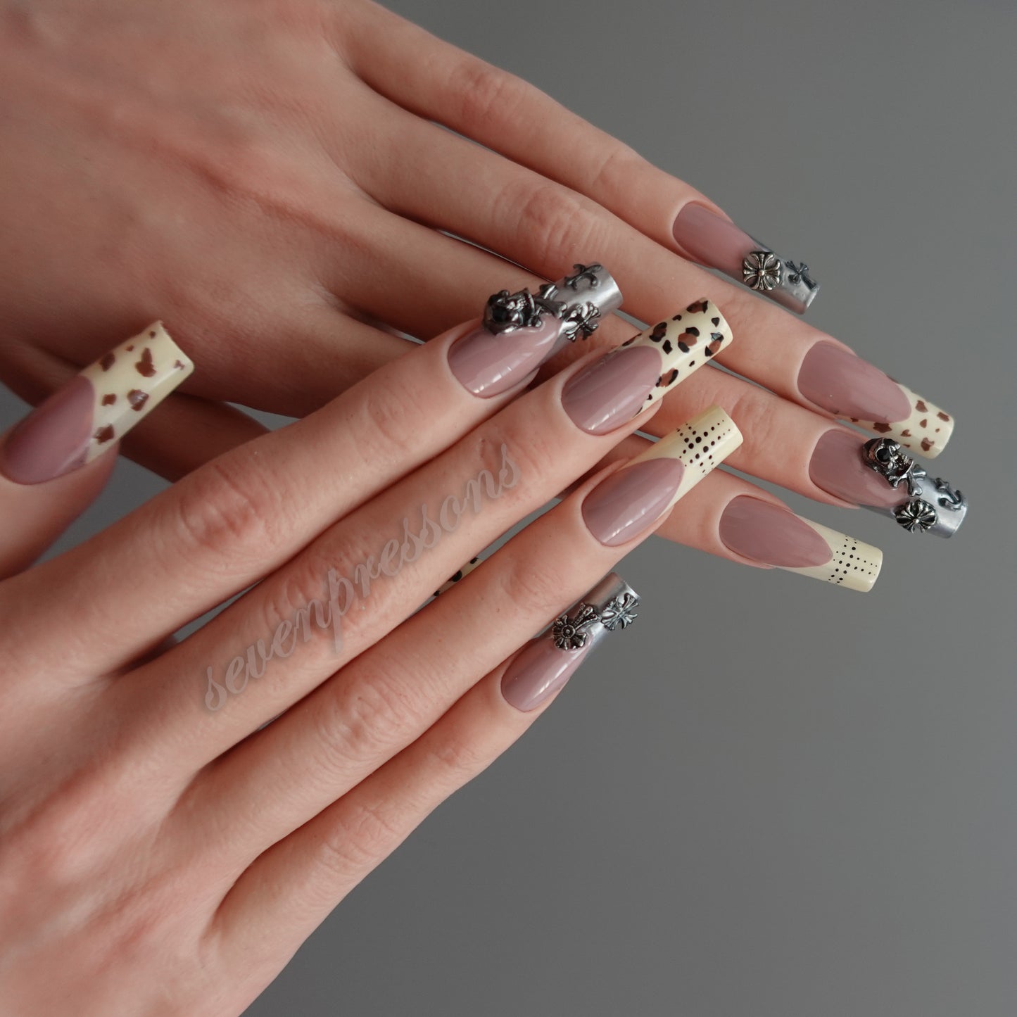 🦋 Desert Mirage Charm  2512103