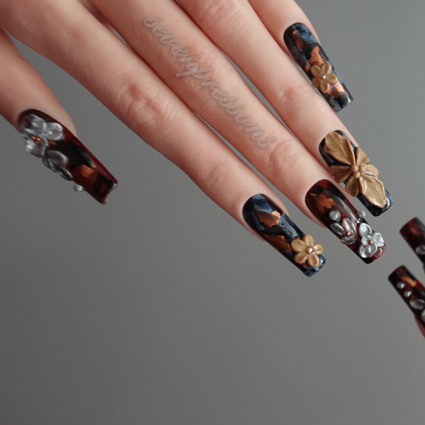 ✨ 🦂 Molten Monarch  2512091