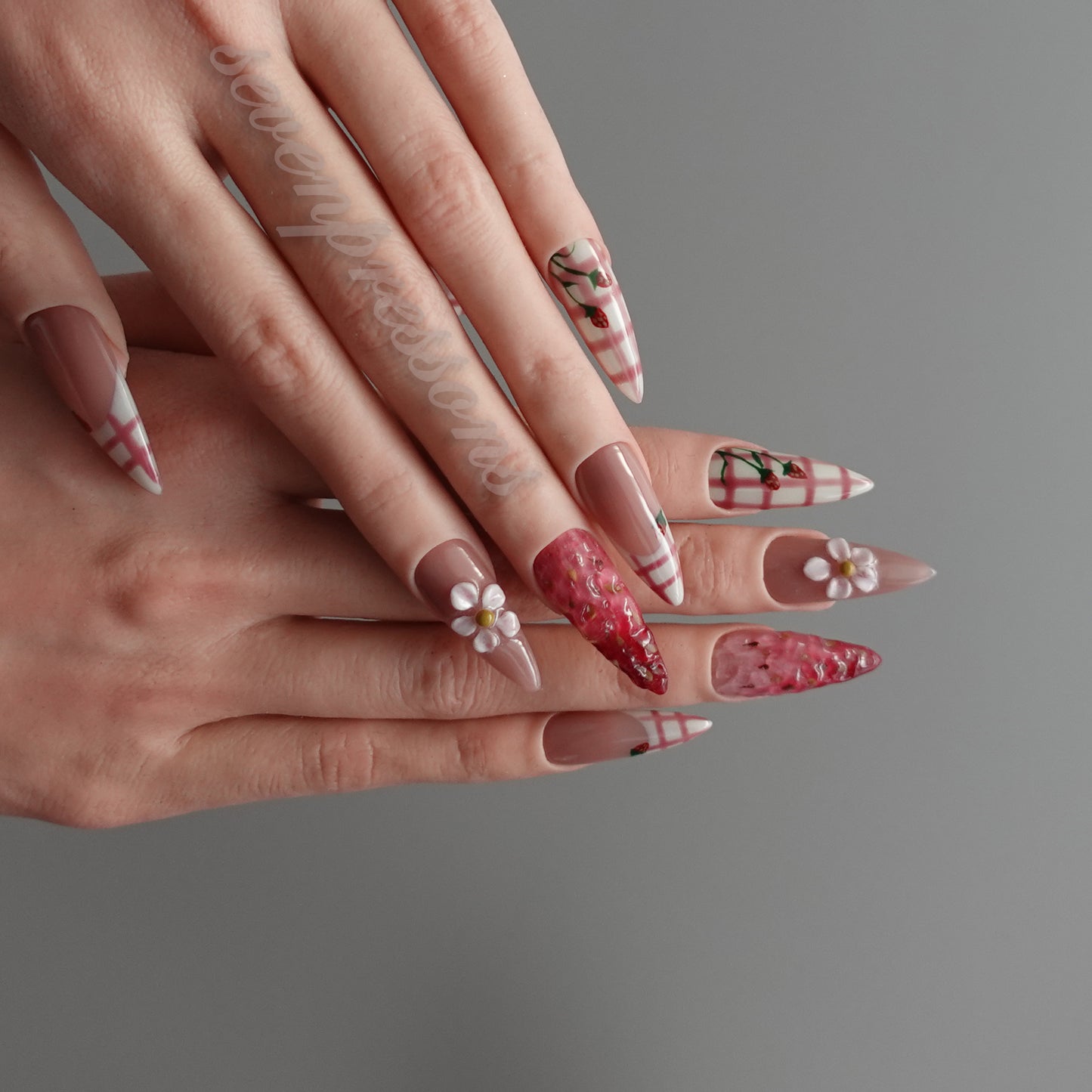 🍓 Strawberry Milk Reverie  2512294