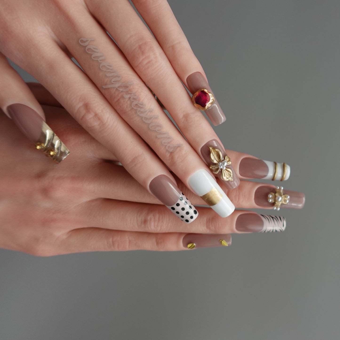 🕊️ Gilded Stillness  2512150