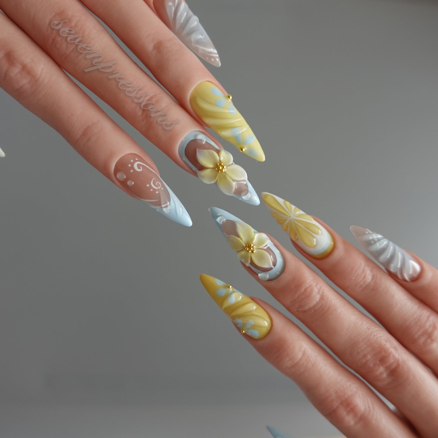 🌼 Sunlit Petal Waltz  2510225