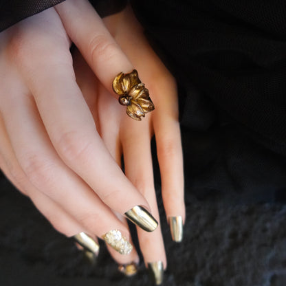 ✨ Product Name: Gilded Petal 2505204