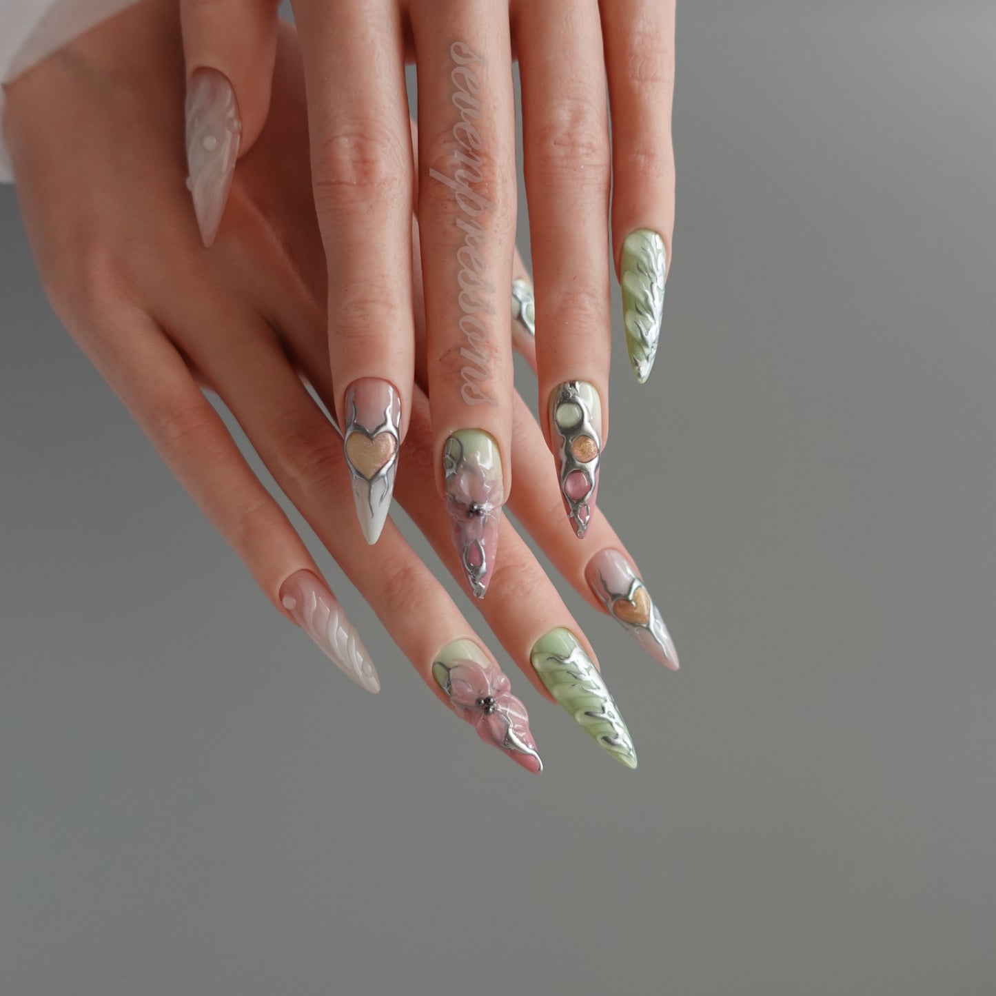 🌸 Molten Bloom  2510172