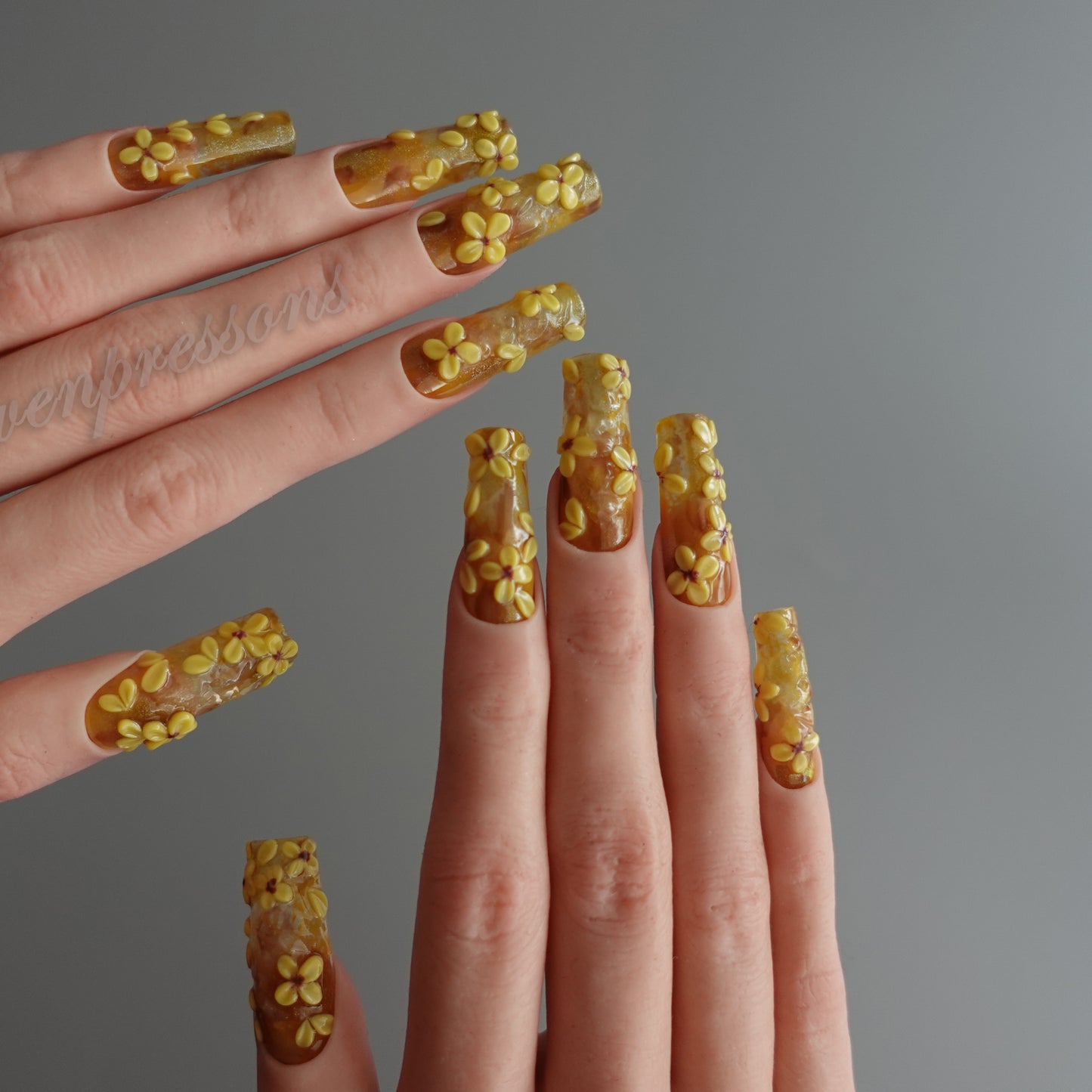 🌼 Golden Bloom Cascade  2512093