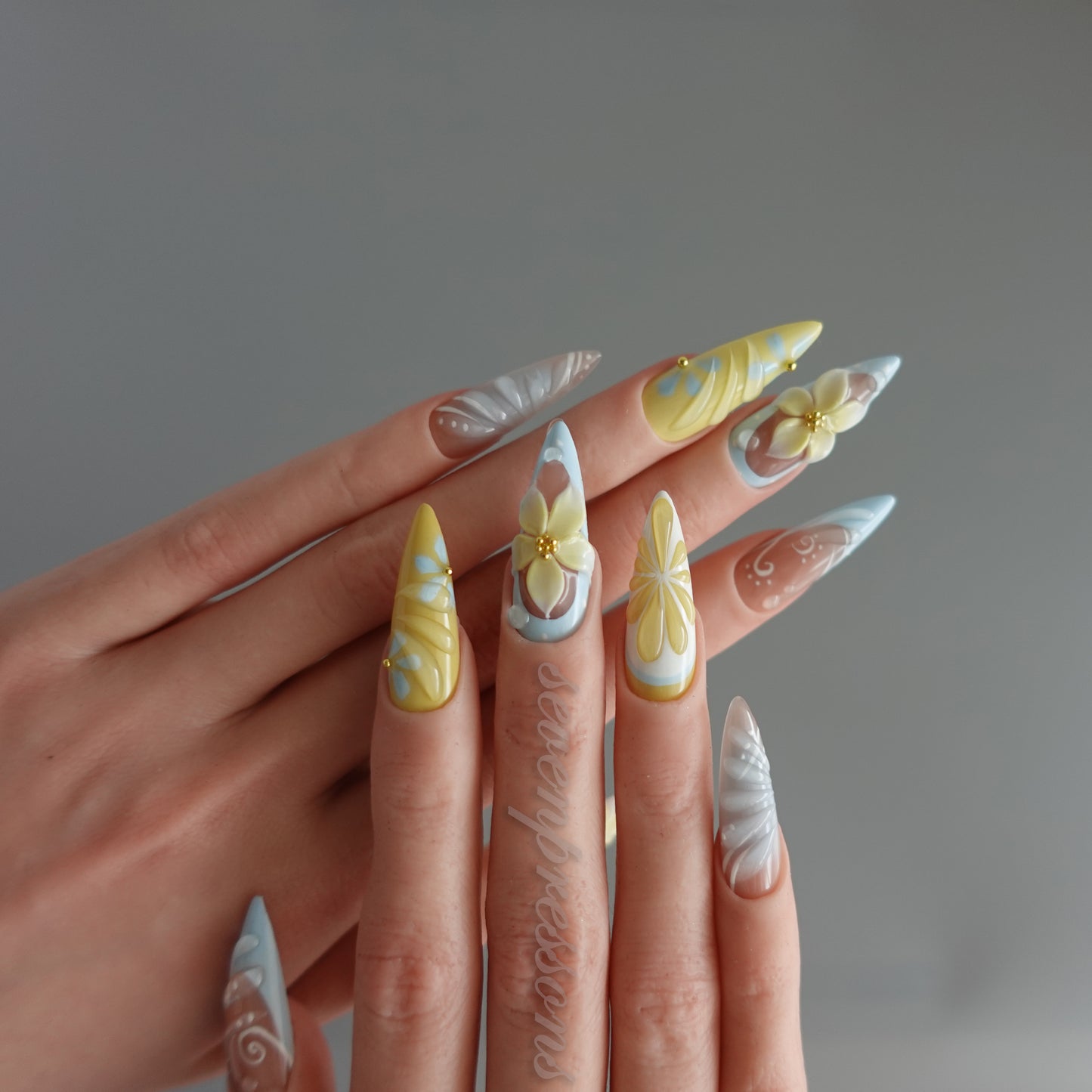 🌼 Sunlit Petal Waltz  2510225