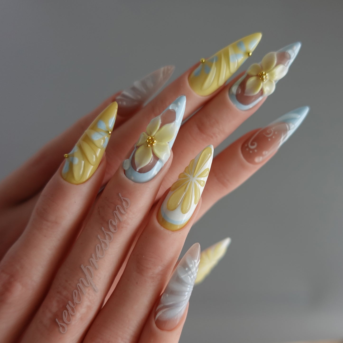 🌼 Sunlit Petal Waltz  2510225