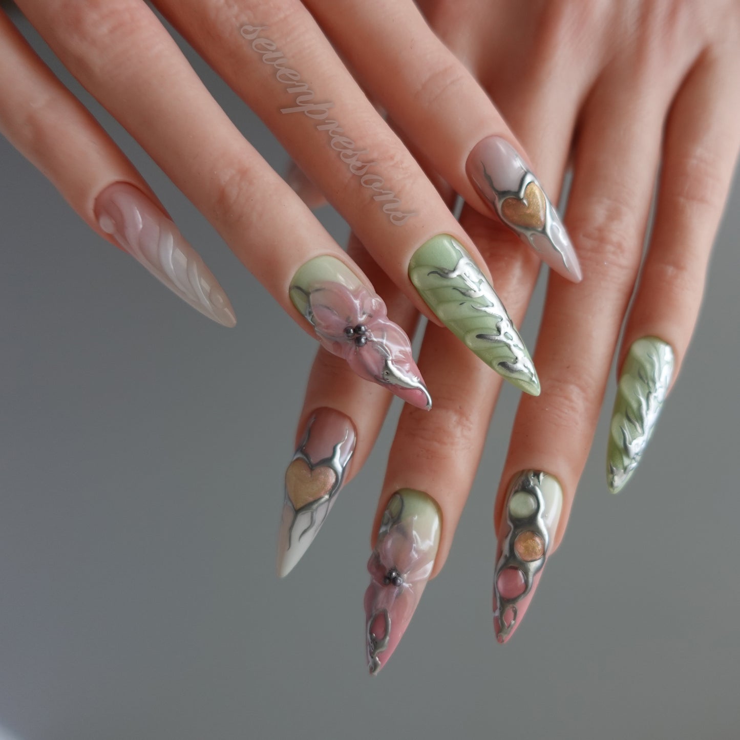 🌸 Molten Bloom  2510172