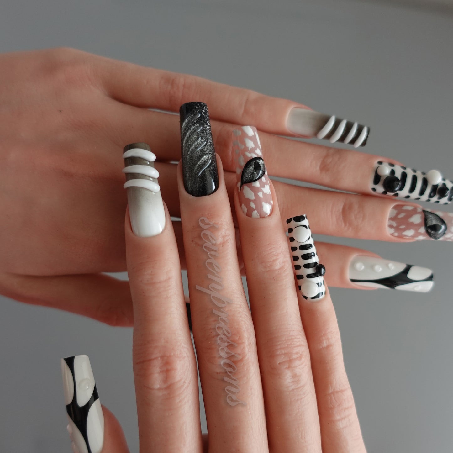 🖤 Midnight Reflex — 3D Vision Nails  2510231